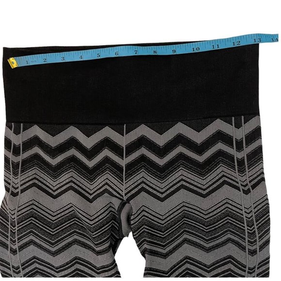 Lululemon Ebb to Street Black Grey Chevron Compression Legging Tights - Picture 6 of 7